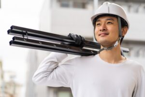 寒い朝と暑い現場、春先の作業服は着方で決まる