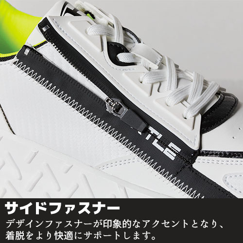 サイドファスナーを備えたスニーカーのクローズアップ画像。デザイン性の高いサイドファスナーがアクセントとなり、着脱を快適にサポートする構造を紹介したテキスト。