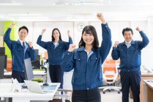 作業服の衣替えベストタイミングは？<br>夏から秋、そして冬へのスムーズな移行術