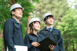 土木工事の仕事別に選ぶ！おすすめ安全靴・つなぎ作業服｜道路・造成・解体・河川・外構工事