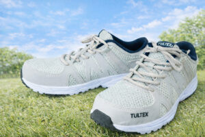 春の現場で安全靴がムレる原因と対策